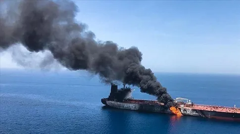 أمبري: إصابة سفينة بصاروخ على بعد 129 ميلا بحريا شرقي عدن