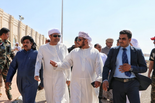 سقطرى.. المحافظ يرفع أسعار الغاز المنزلي لصالح شركة إماراتية
