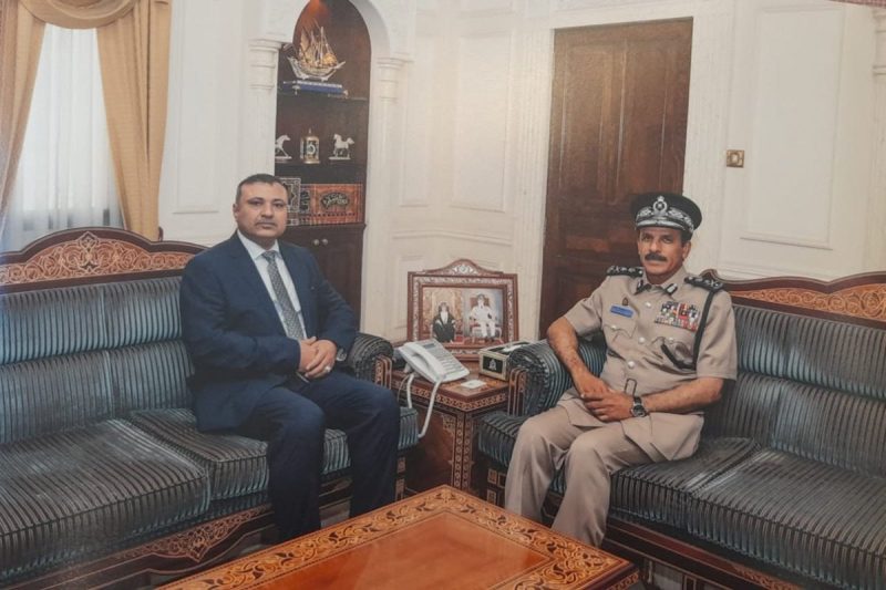 سفير اليمن لدى عُمان يثمّن جهود السلطنة الداعم لليمنيين