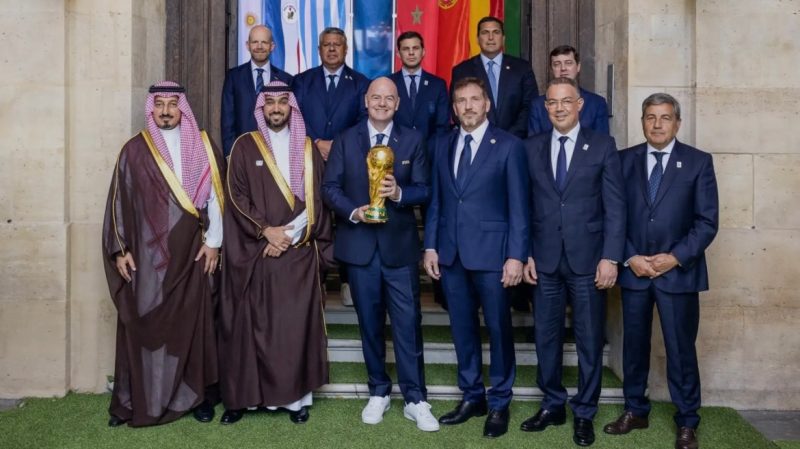 السعودية والمغرب تسلّمان ملف ترشحهما لمونديالي 2030 و2034