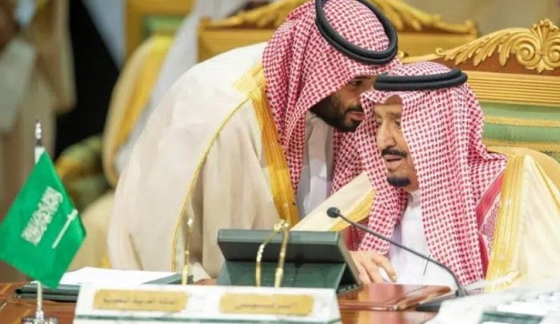 مسؤول سعودي سابق: محمد بن سلمان زوّر توقيع الملك على مرسوم حرب اليمن