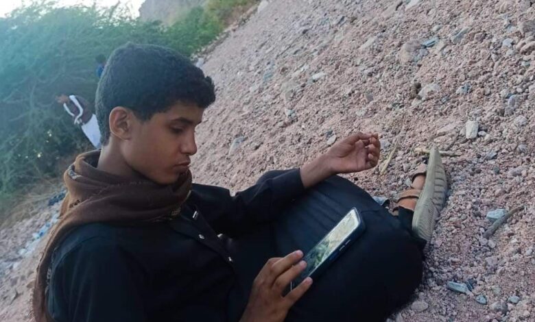 صورة متداولة للطفل الذي غرق أمام أعين والدته وتسبب بوفاتها حزنا عليه