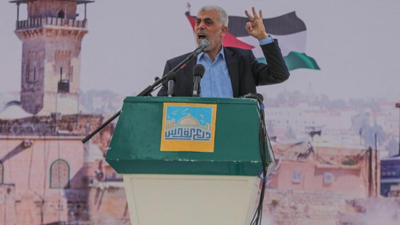 “وول ستريت جورنال”: السـ نوار طور نظام اتصالات بدائياً لتجنب الاغتيال