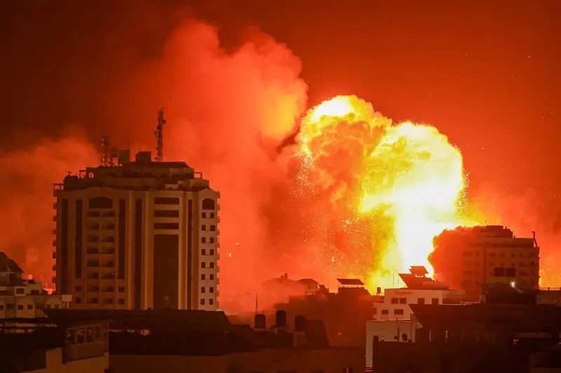 الحرس الثوري الإيراني يعلن رسميا استهداف أهداف عسكرية في اسرائيل وتل أبيب تقلل من حجم التهديدات