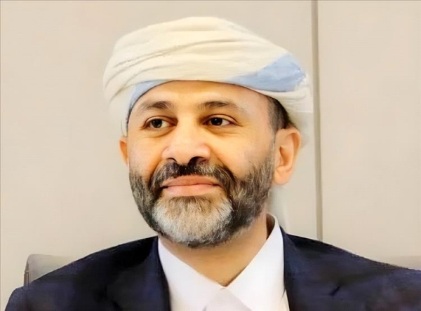 تضامن واسع معه..يمنيون لحميد الأحمر العقوبات الأمريكية شهادة شرف لك