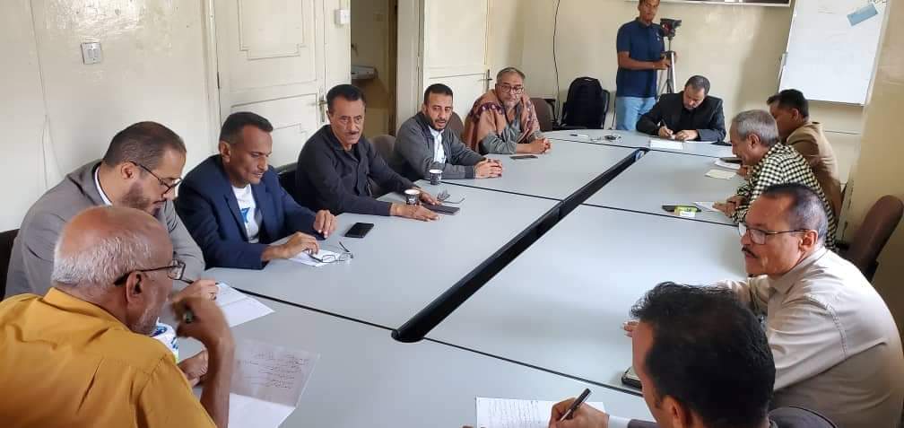 الأحزاب السياسية في تعز تدعو إلى تحرك فوري لإنقاذ حياة اليمنيين