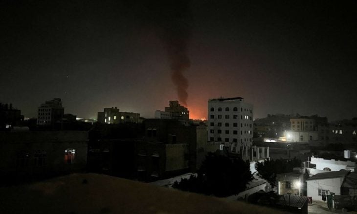الحوثيون: غارة امريكية بريطانية بالقرب من جامعة الحديدة