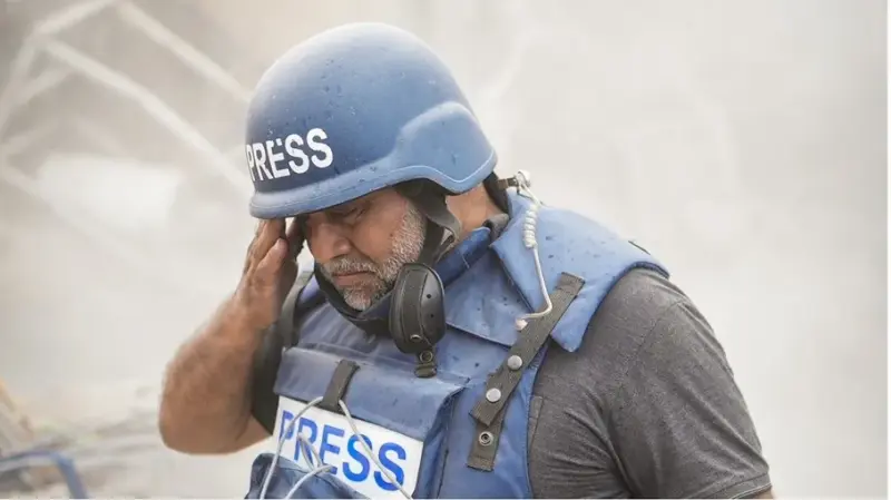 الغارديان: مأساة وائل الدحدوح .. لم أستطع البكاء على أطفالي مثل أي شخص آخر