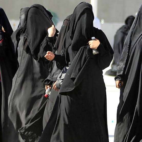 محاولة انتحار فتاة في صنعاء بعد تداول صورها على شبكة الإنترنت