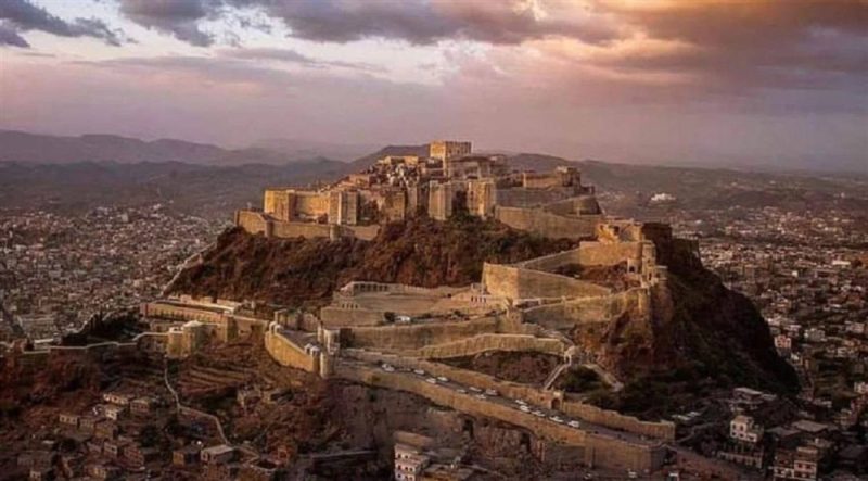 مصدر نقابي ينفي صرف الزيادة على رواتب التربويين بتعز
