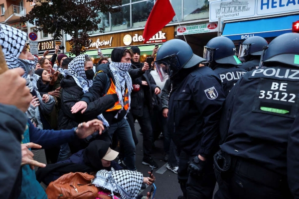 الشرطة الألمانية تعتقل 111 شخصًا خلال مظاهرة مؤيدة لفلسطين