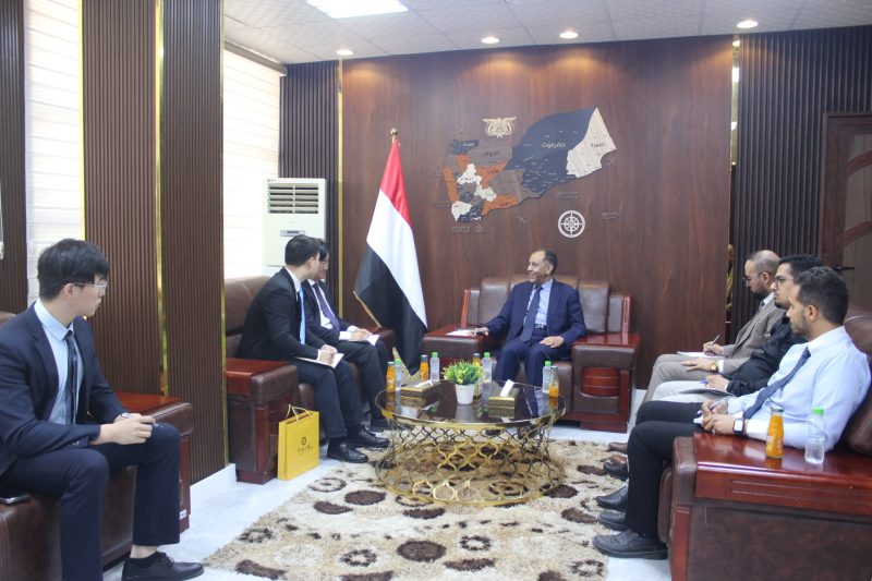 عدن: وزير الصناعة اليمني يناقش تعزيز التعاون الاقتصادي مع الصين