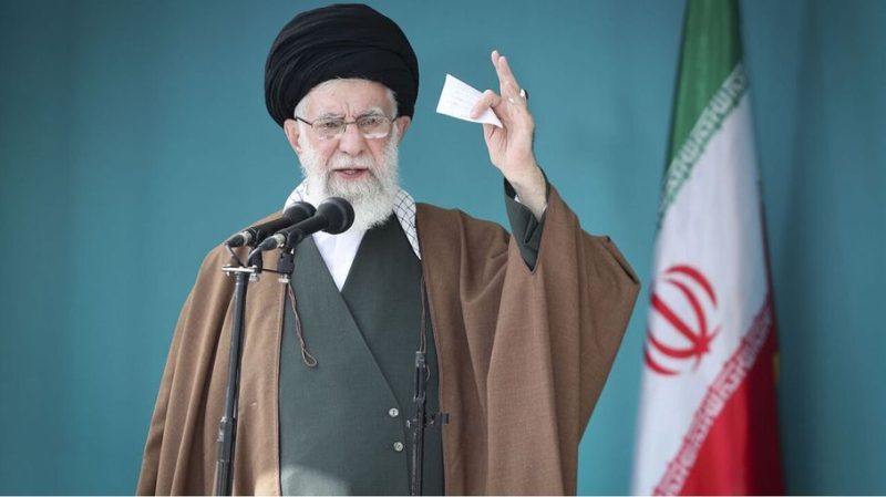 خامنئي يهدد: الولايات المتحدة والكيان الصهيوني سيتلقيان ردا قاصما