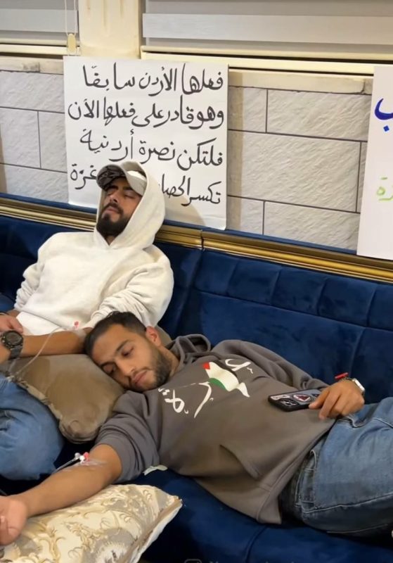 نشطاء أردنيون يواصلون إضرابهم عن الطعام لليوم 17 تضامنًا مع غزة
