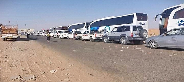 ازدحام خانق في منفذ الوديعة يُعيق دخول المسافرين إلى السعودية