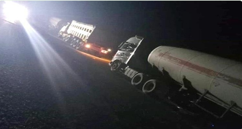 عناصر من مليشيات الانتقالي يقطعون طريقًا دوليًا في أبين احتجاجًا على تدني رواتبهم