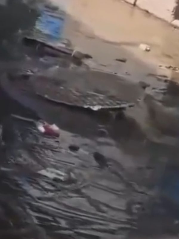 طفح مياه الصرف الصحي في شوارع عدن يهدد السكان بكوارث صحية وبيئية خطيرة