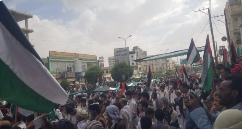 مظاهرات في عدة محافظات يمنية تندد بجرائم الاحتلال وتدعم قرار الجنائية الدولية