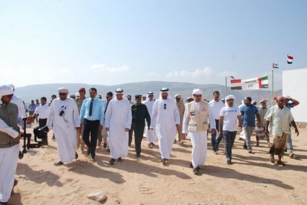 شيخ قبلي يدعو لوضع حد لأنشطة الإمارات في سقطرى وعزل المحافظ الموالي لها