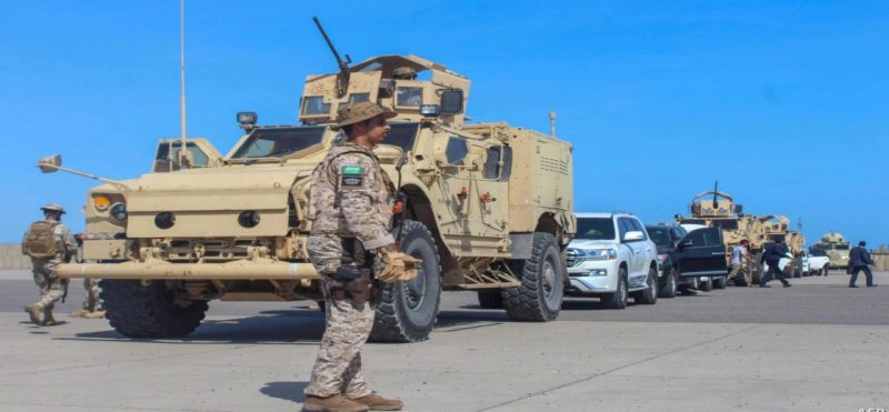 جندي يمني يطلق النار على جنود سعوديين ويلوذ بالفرار