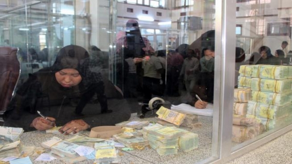 تعمل على رعاية المضاربين.. مليشيا الانتقالي تصرخ وتطالب بوقف حملة إغلاق منشآت الصرافة المخالفة