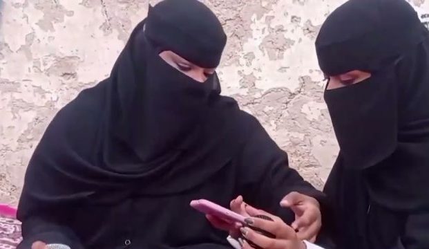 تدهور المعيشة يدفع نساء حضرميات إلى مشاريع ذاتية لمواجهة الفقر نتيجة لسياسات التحالف