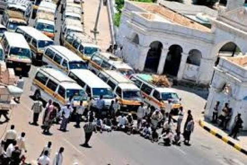 طلاب حضرموت يعانون من ارتفاع أجور المواصلات بسبب زيادة أسعار المحروقات