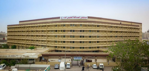 متعاقدو مستشفى الصداقة بعدن يشتكون من تأخر الرواتب وإدارة تهدد بالاستغناء عنهم