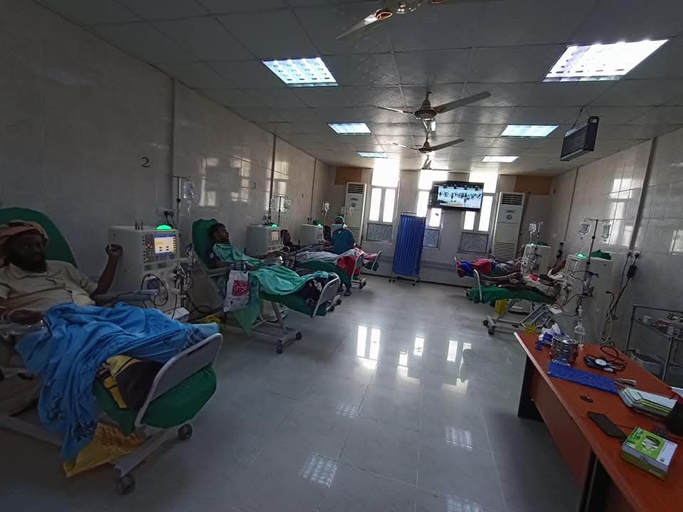 شرق حضرموت.. مرضى الفشل الكلوي يقطعون أكثر من 100 كم أسبوعيًا للغسيل