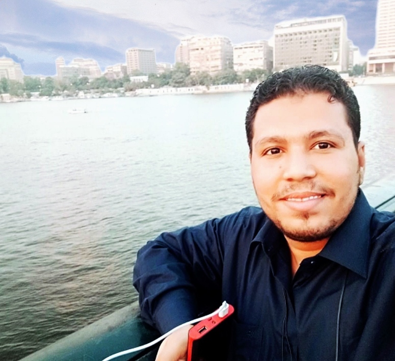 مركز حقوقي يطالب بتعويض الصحفي أحمد ماهر ومحاسبة عناصر مليشيا الإنتقالي