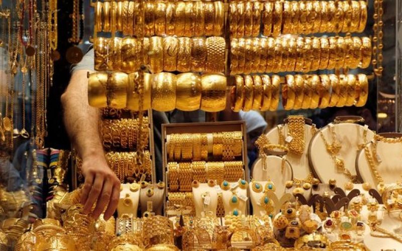 أسعار الذهب تسجل أعلى مستوى على الإطلاق مع تراجع الدولار
