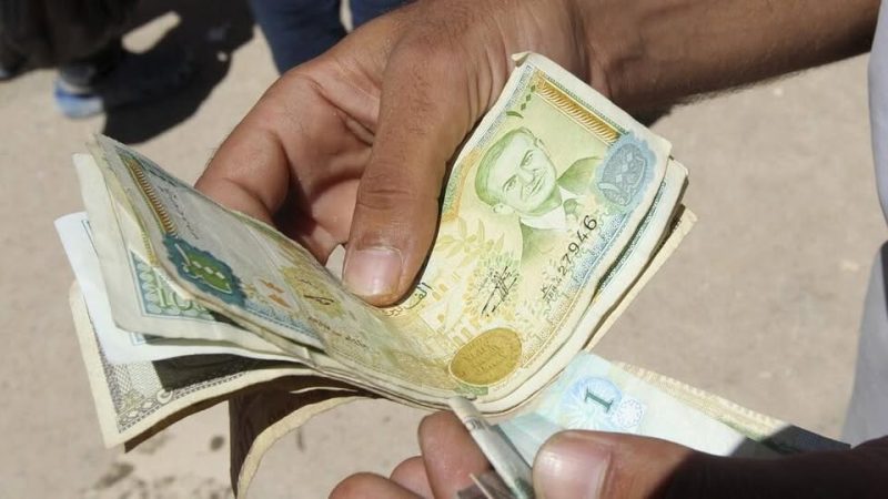تحسن ملحوظ في سعر الليرة السورية مقابل الدولار