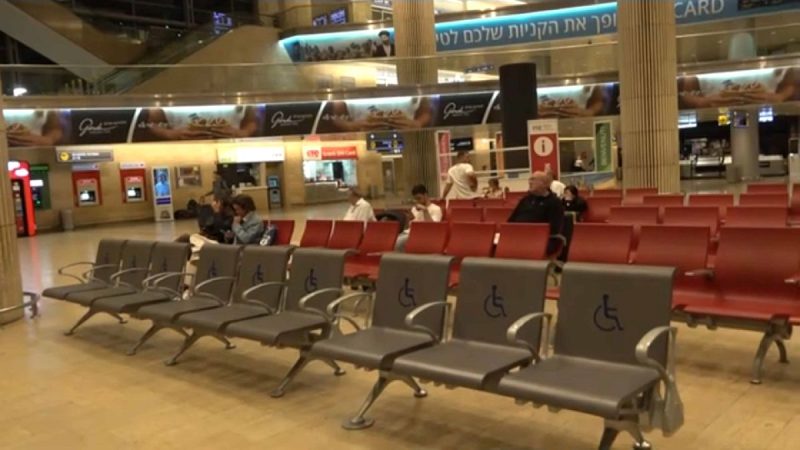 إسرائيل تغلق مطار بن غوريون وتعلن اعتراض صاروخ أطلق من اليمن