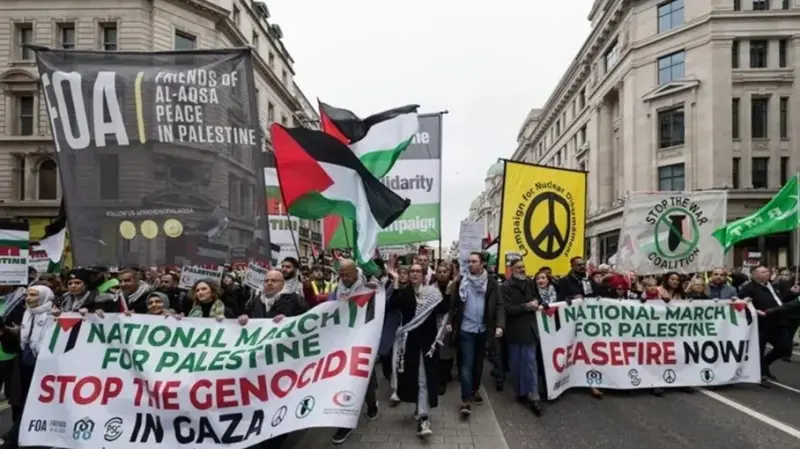 التايمز: الاحتجاجات الداعمة لفلسطين تدفع شركات الدفاع ببريطانيا للعدول عن المعارض الجامعية