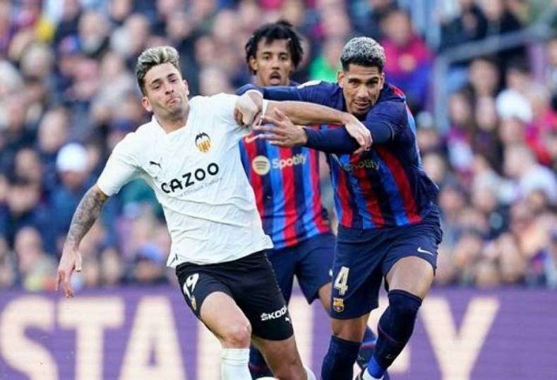 برشلونة يعمق جراح فالنسيا بسباعية ويحتفظ بالمركز الثالث