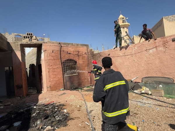 شبوة: الدفاع المدني يخمِد حريقًا في منزل سكني بعتق دون خسائر بشرية