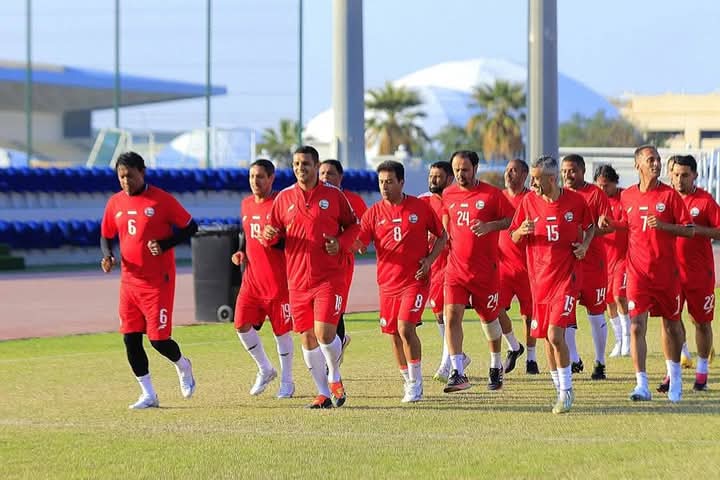 المنتخب الوطني يجري أول حصة تدريبية على ملعب جابر الاحمد الدولي