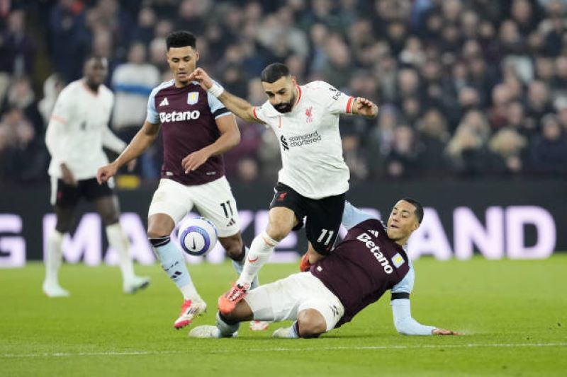 ليفربول يتعادل مع أستون فيلا هدفين لكل منهما في الدوري الإنجليزي