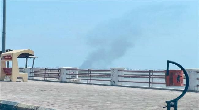 عدن: اندلاع حريق في محل تجاري بحي العريش