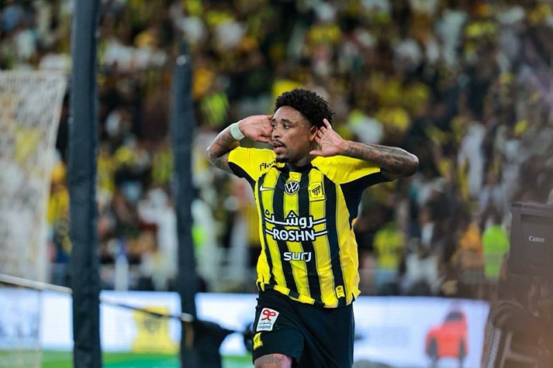 الاتحاد يحسم الكلاسيكو امام الهلال ويبتعد في الصدارة