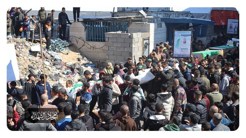 ‏”القسام” تشيّع 50 من شهدائها بمخيم الشاطئ في جنازة كبيرة