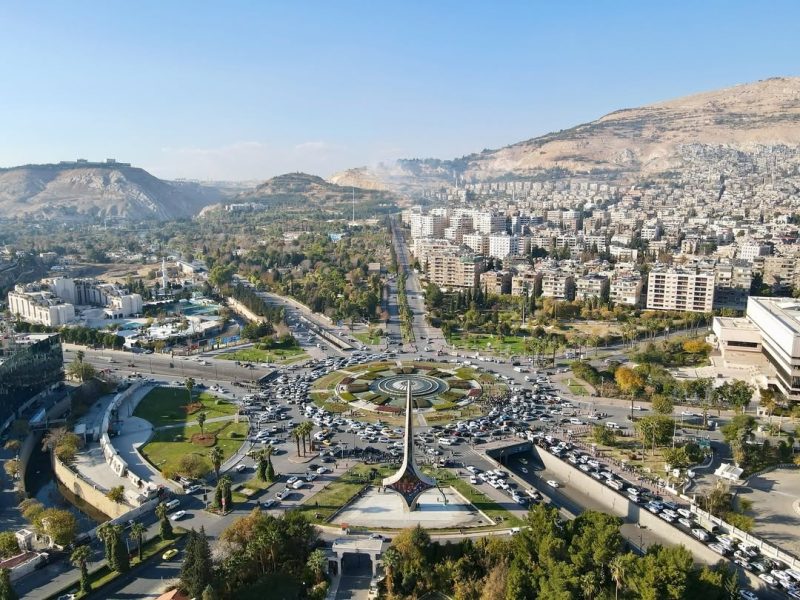 رويترز: بدء توريد النفط من شمال شرق سوريا نحو دمشق