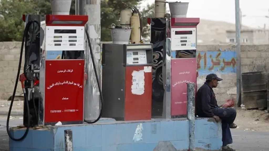 شركة النفط بعدن ترفع أسعار البنزين في ظل أزمة اقتصادية خانقة