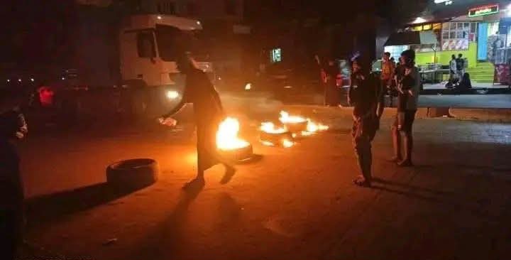 لليوم الثالث على التوالي.. احتجاجات متواصلة في حضرموت تنديدًا بانقطاع الكهرباء   