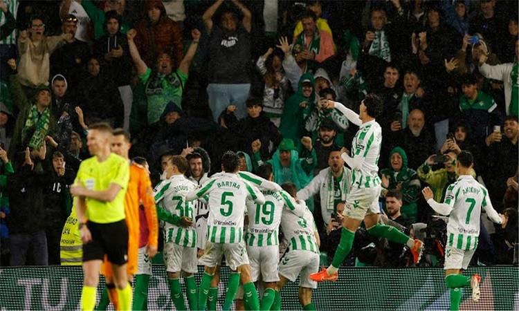 ريال بيتيس يفوز على ريال مدريد بهدفين مقابل هدف في الدوري الاسباني
