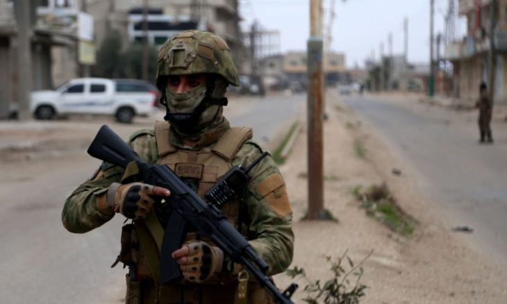الجيش السوري يواصل مطاردة فلول الأسد ويعتقل قائد الدفاع الوطني للنظام السابق