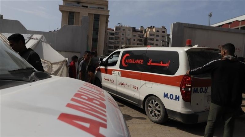 عقب استهدافه وزملاءه برفح.. الهلال الأحمر الفلسطيني: إسرائيل تعتقل مسعفاً