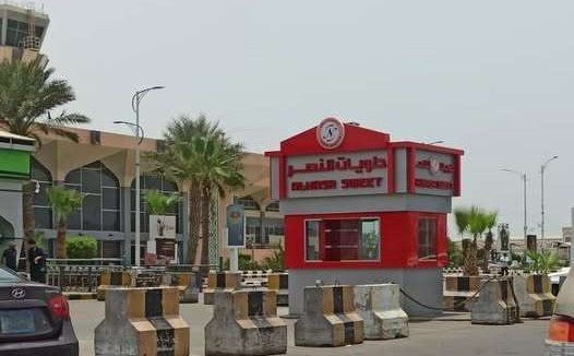 صورة من مطار عدن الدولي تثير الجدل.. محل حلويات داخل مرفق سيادي يكشف حجم الفوضى