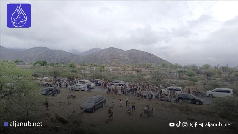 تظاهرات بلودر تطالب بفتح طريق عقبة ثرة المغلق منذ أشهر