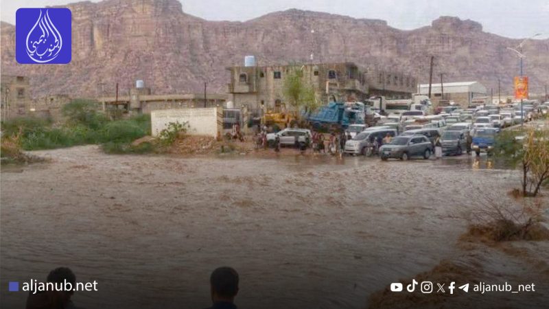 عتق محاصرة بالسيول وتعطل تام للحركة